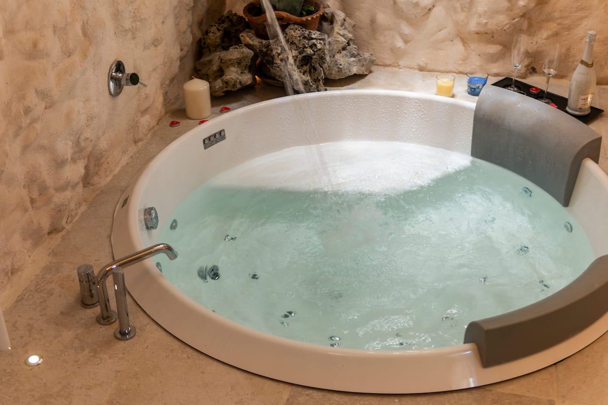 Jacuzzi circolare per due della Icaro Suite — foto 5
